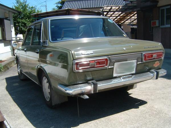 871_1600GL_Sedan_Green_2.jpg