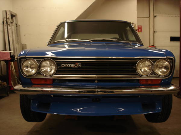 Datsun_510_front_straight_on_low.jpg