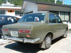1970_Bluebird_Sedan_1600_GL_Green_3