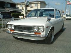 1971_Bluebird_SSS_Sedan_White_1